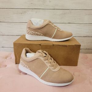 Isaac Mizrahi Faux Suede Animal Print Sneakers in Tan Size 7.5 Narrow
